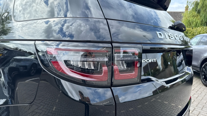 Land Rover Discovery Sport 2.0 D200 Metropolitan 5dr Auto [5 Seat] Diesel Station Wagon - Image 19